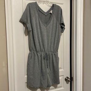 NWT Main Strip SS V-Neck Short Romper